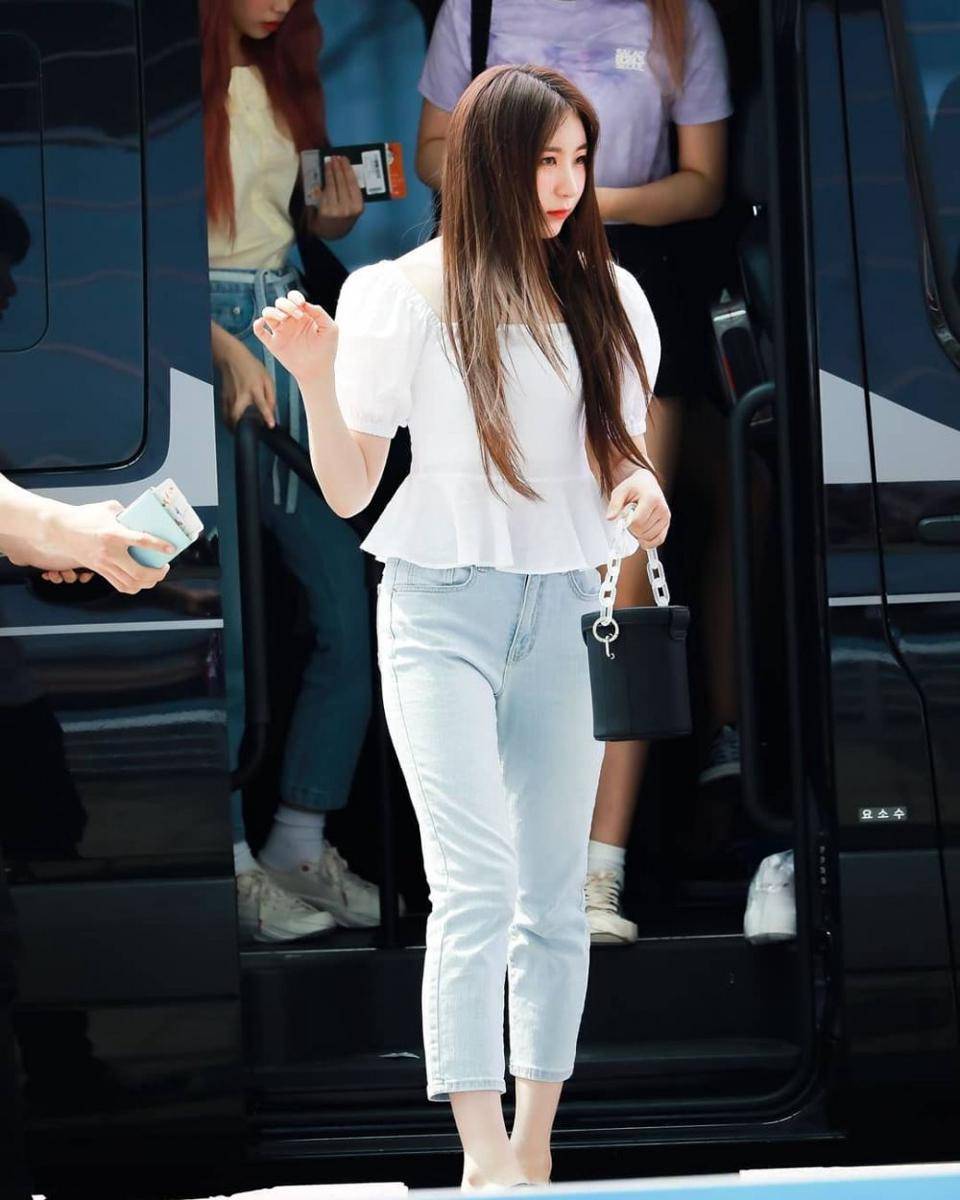 Instagram.com/izonechaeyeon