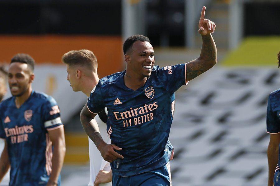 Insiden Konyol Pemain Arsenal Kehilangan Gigi di Lapangan