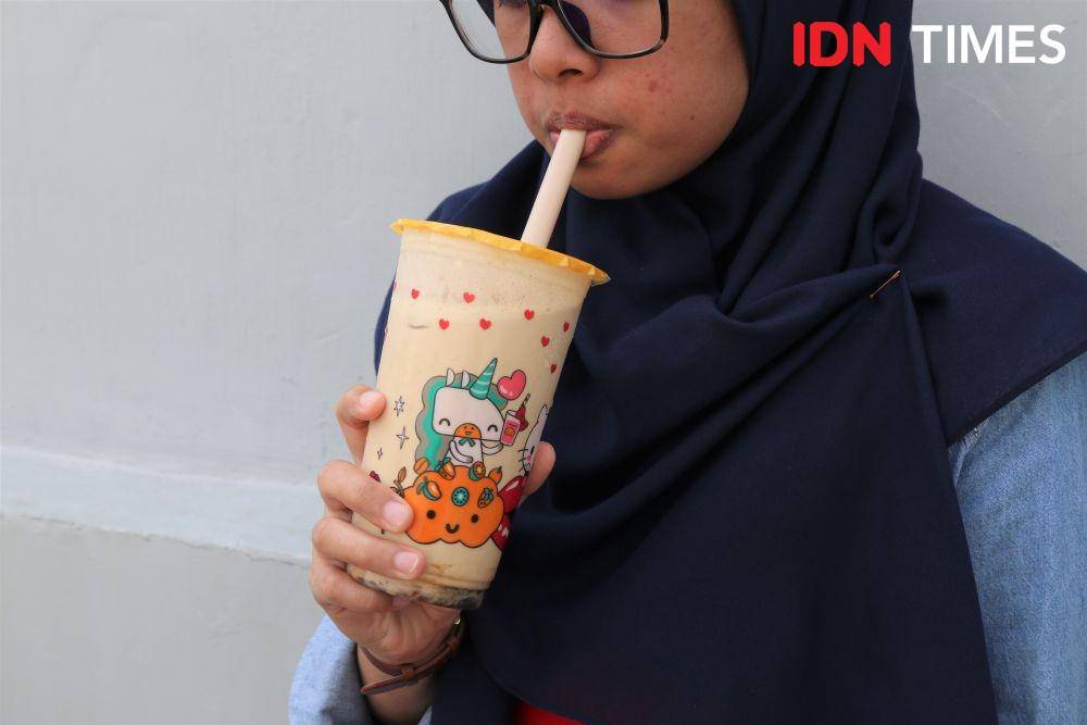 Varian Midsummer Coffee dari Kokumi dan Hello Kitty. IDN Times/Naufal Al Rahman