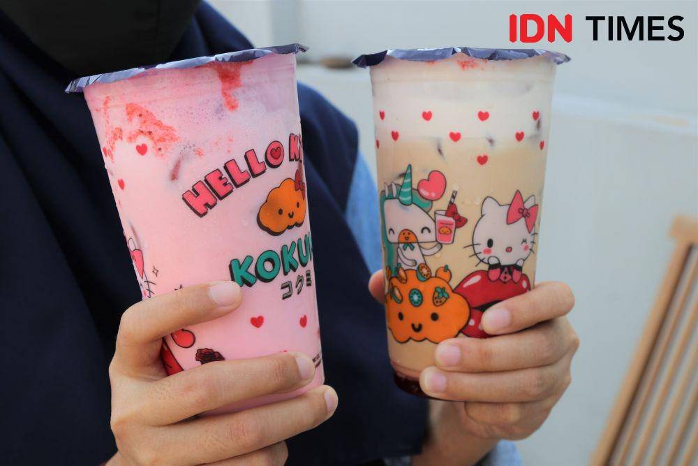 Hello Kitty Lovers dan Midsummer Coffee dari Kokumi X Hello Kitty. IDN Times/Naufal Al Rahman