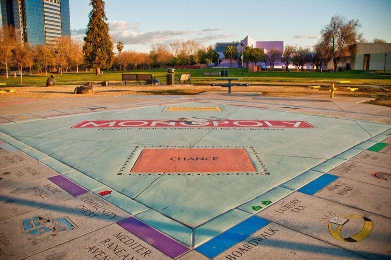 Monopoly in the Park di San Jose, California. atlasobscura.com