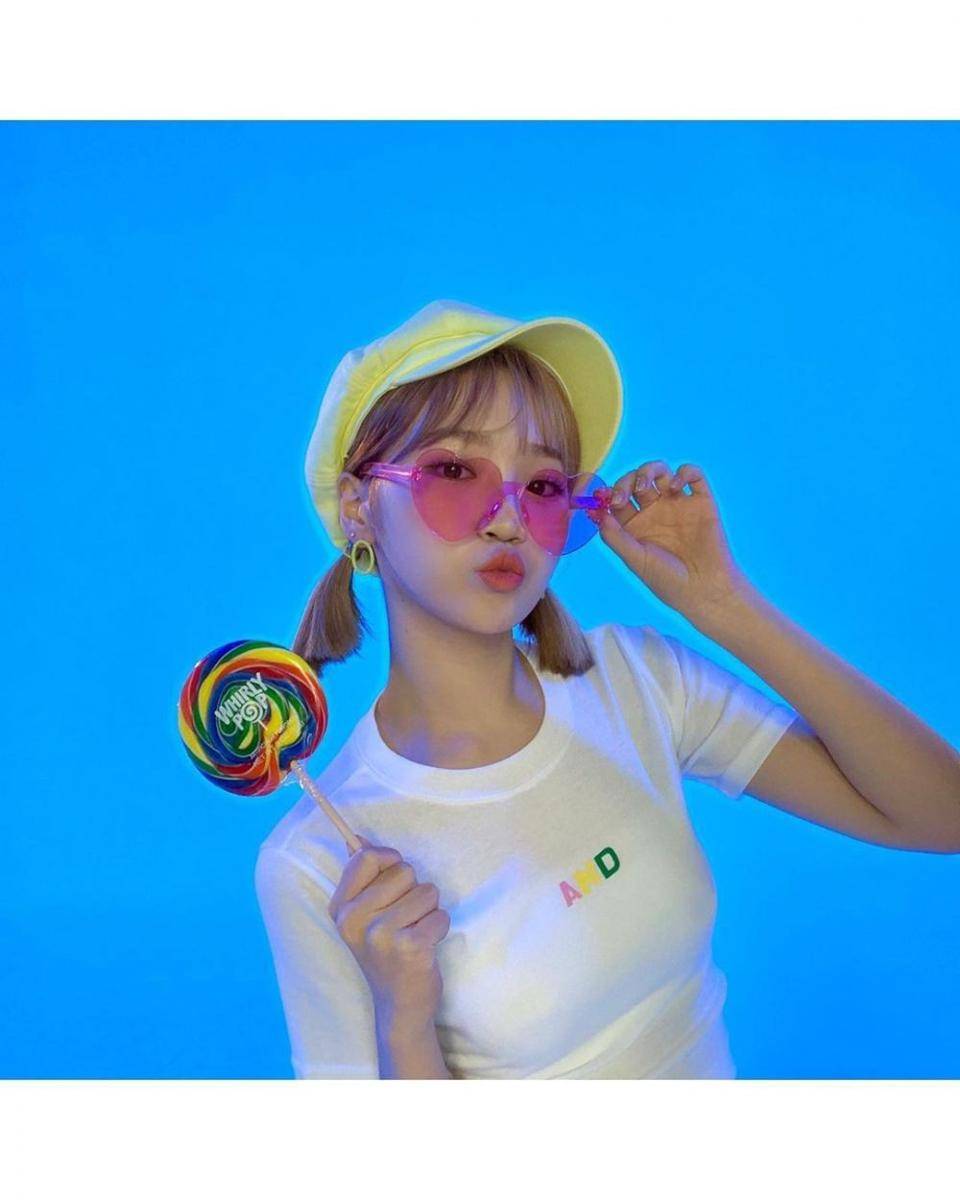 instagram.com/official_izone