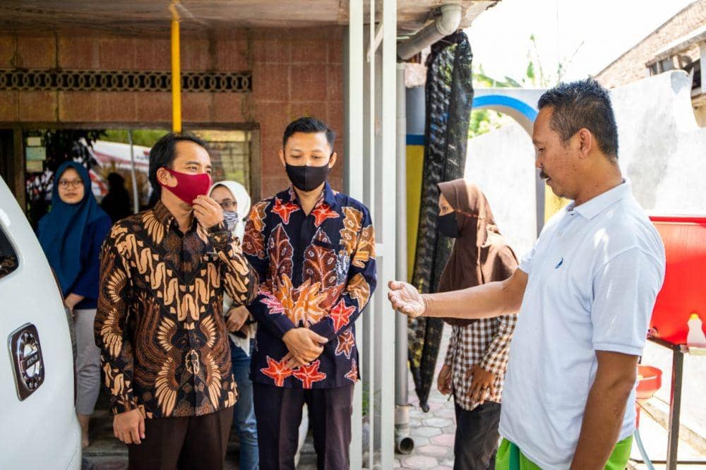 Rombongan Unesa saat bertemu keluarga maba yang viral akibat dibentak saat ospek daring. Dok istimewa