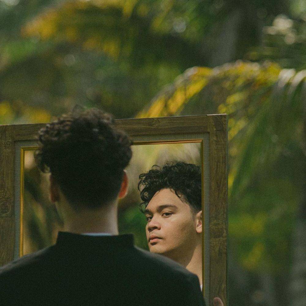 instagram.com/mikha97