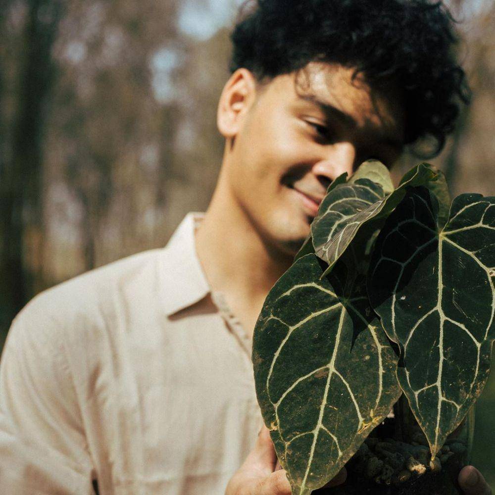 instagram.com/mikha97