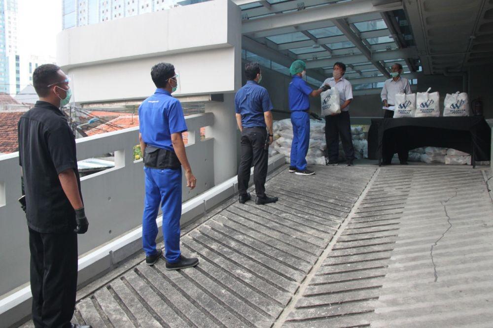 Kurangi Beban Pegawai yang Terdampak Pandemik, WSKT Salurkan Sembako
