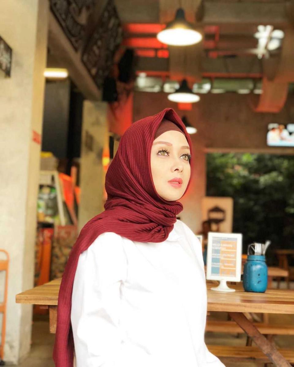 Seolah Menolak Tua, 10 Potret Awet Muda Terry Putri di Usia 40 Tahun