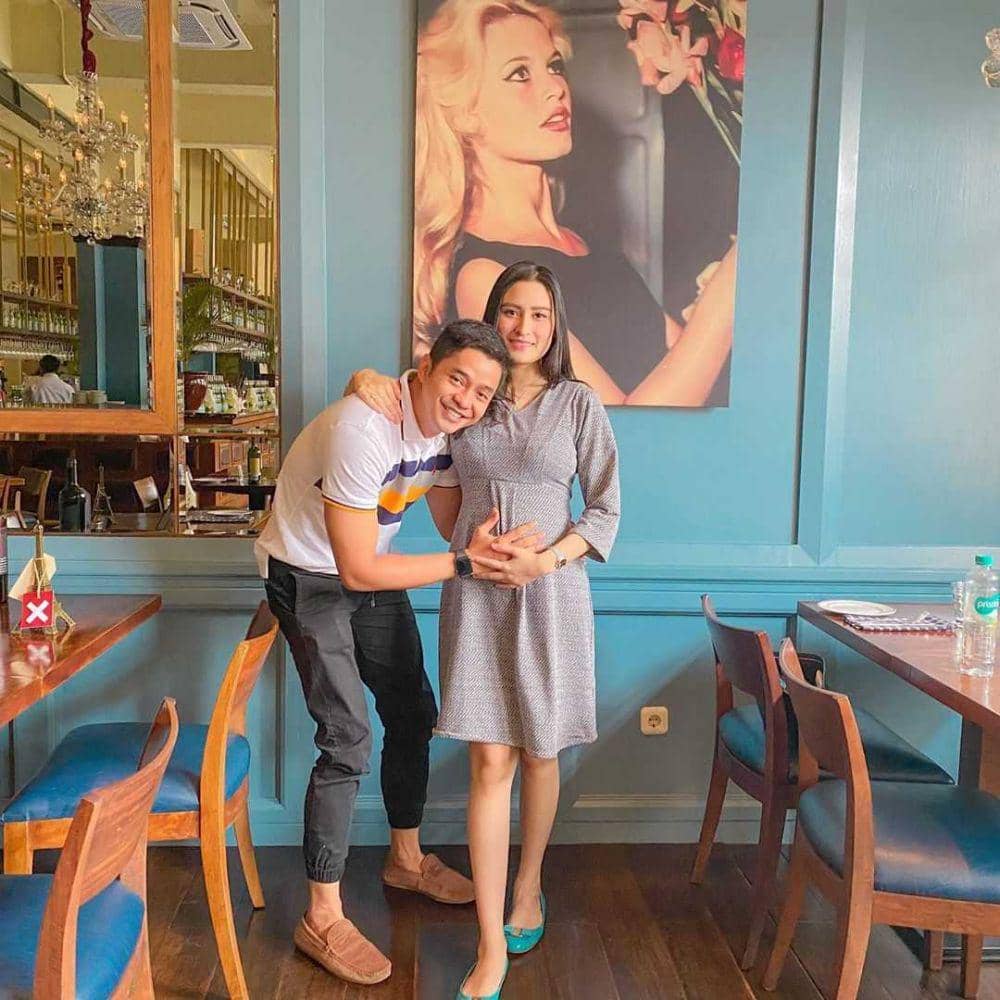 Calon Mama Muda, 9 Potret Menawan Angbeen Rishi dengan Baby Bump