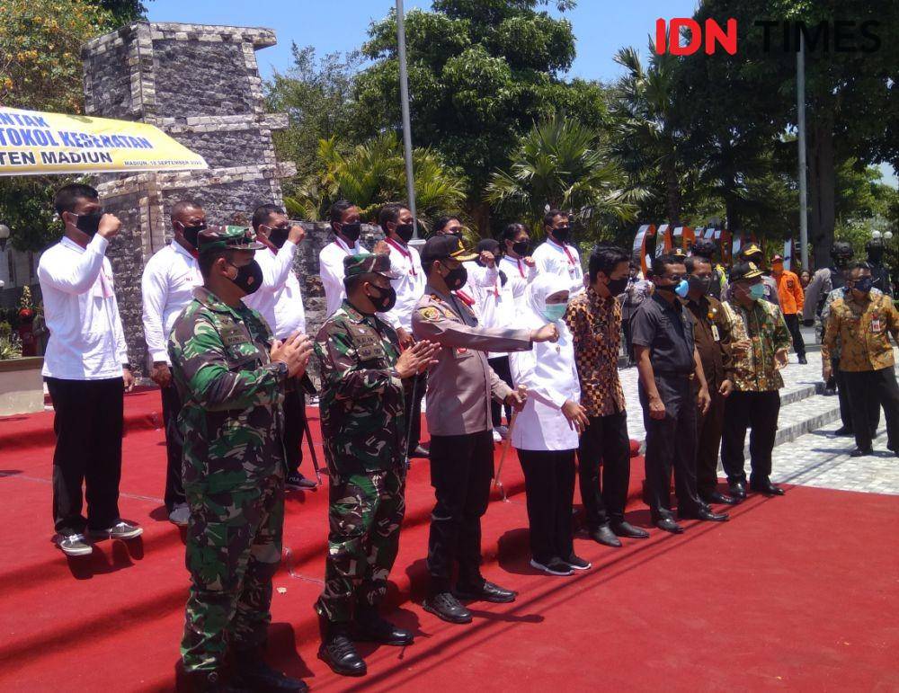 Launching tim penegak disiplin protokol kesehatan di wilayah Kabupaten Madiun yang berlangsung di Taman Kota Caruban, Jumat (18/9/2020). IDN Times/Nofika Dian Nugroho