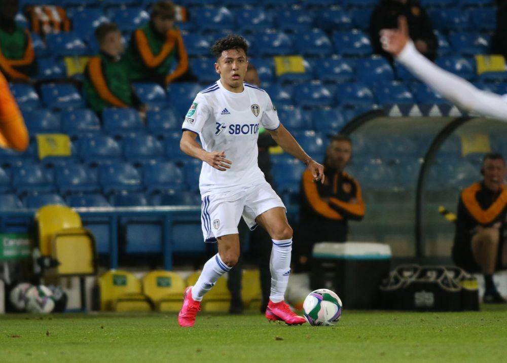 Ian Poveda berlaga dalam pertandingan Carabao Cup antara Leeds United vs Hull City. Twitter/@LUFC