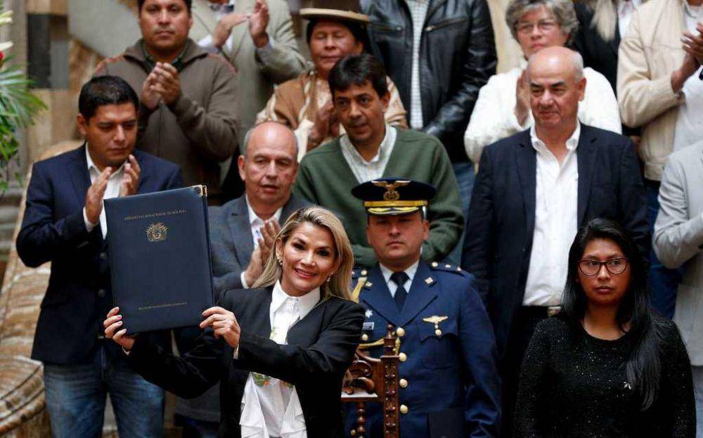 Presiden Bolivia Jeanine Anda Chavez memilih untuk mundur dalam persaingan pemilihan presiden yang akan berlangsung Oktober 2020 (twitter.com/Kenneth Roth)