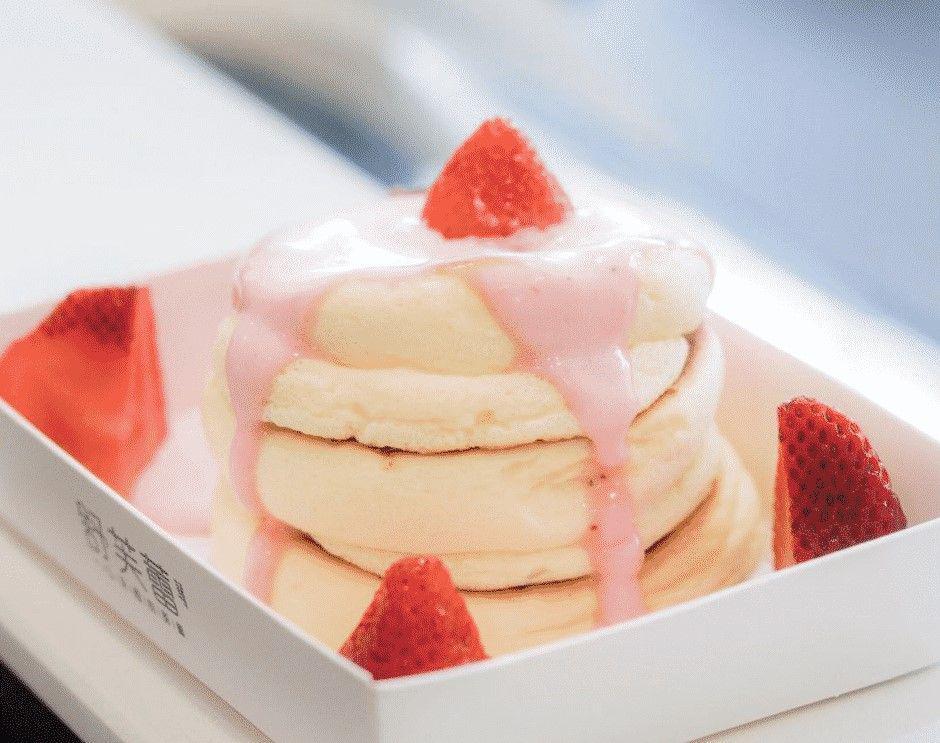 Resep Pancake Souffle Stroberi ala Jepang yang Fluffy, Bikin Kenyang!
