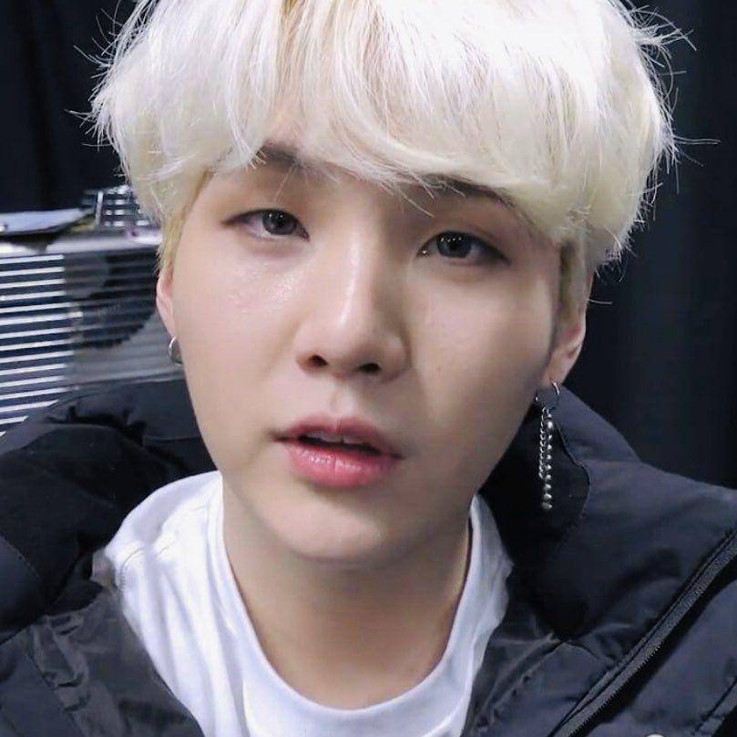 Twitter.com/glowingsuga
