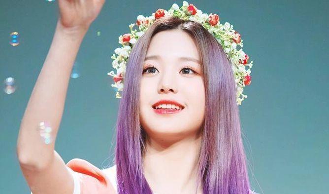 10 Potret Wonyoung IZ*ONE dengan Rambut Ungu, Makin Menawan