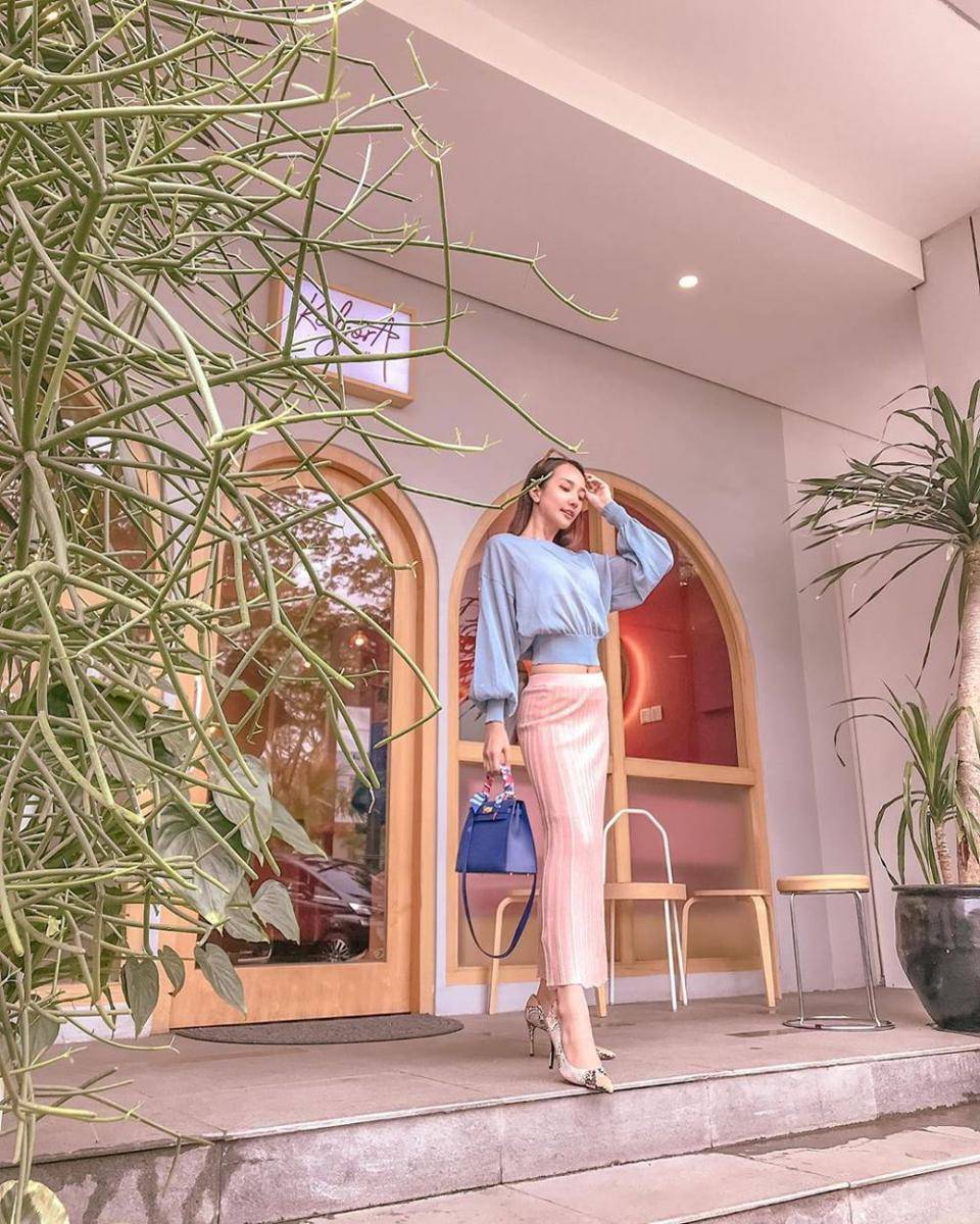 instagram.com/bellaapriliasant