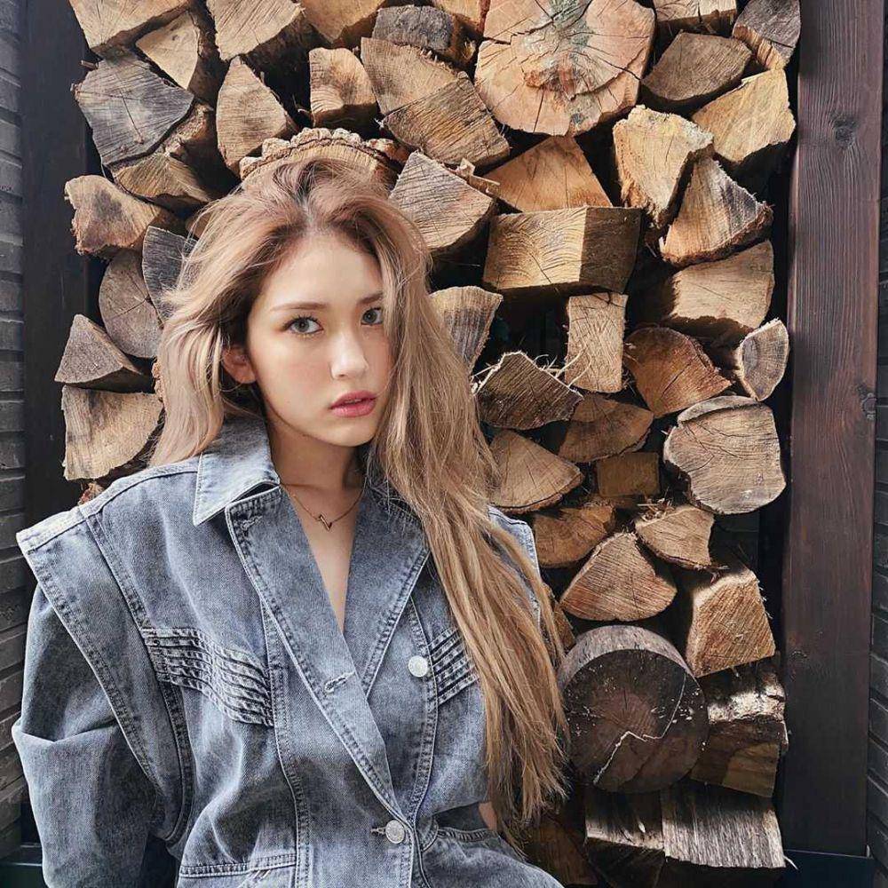 Instagram @somsomi0309