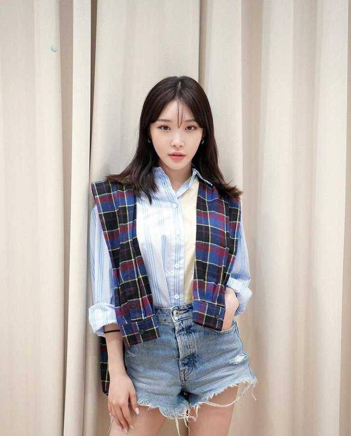 Instagram @Chungha_Official