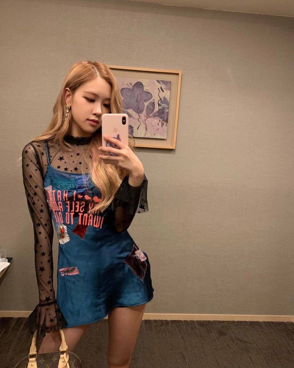 instagram.com/roses_are_rosie
