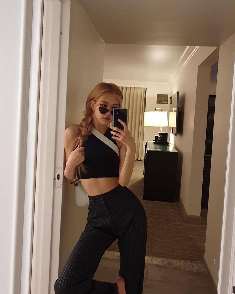 instagram.com/roses_are_rosie
