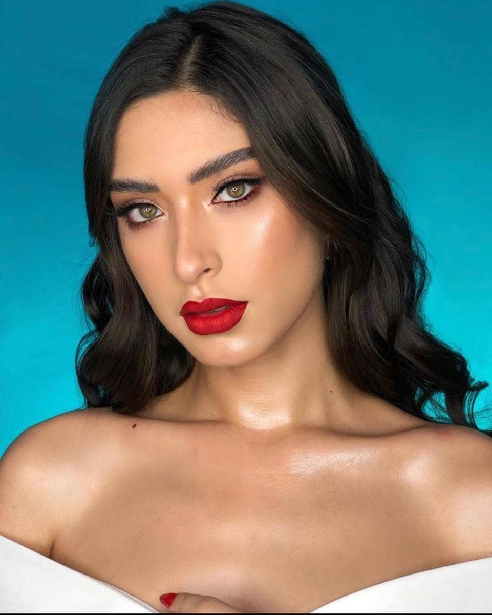 Instagram.com/angela.yuriar