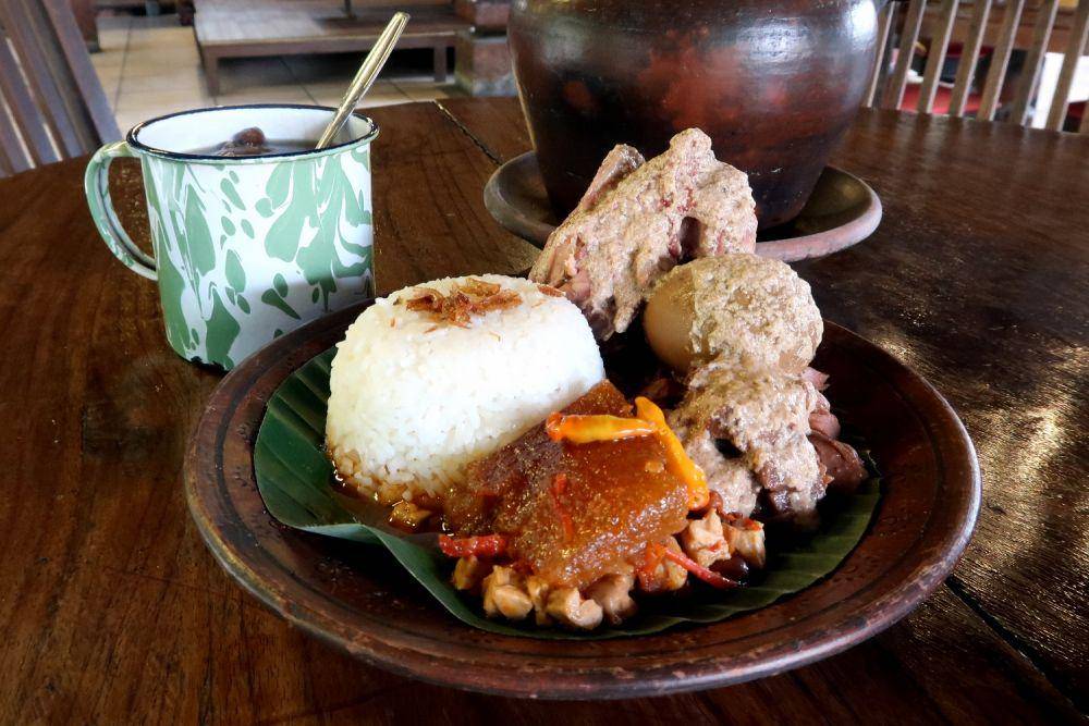 myeatandtravelstory.wordpress.com