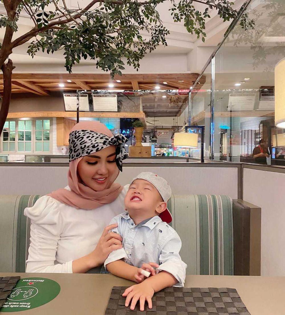10 Momen Kebersamaan Bella Shofie dan Putranya, Manis Banget!