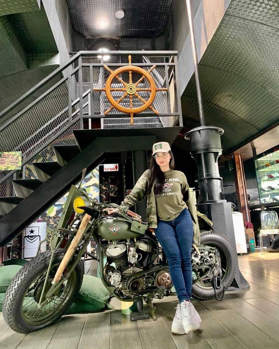 Hampir 35 Tahun, 10 Pesona Dewi Perssik bak Masih Remaja!