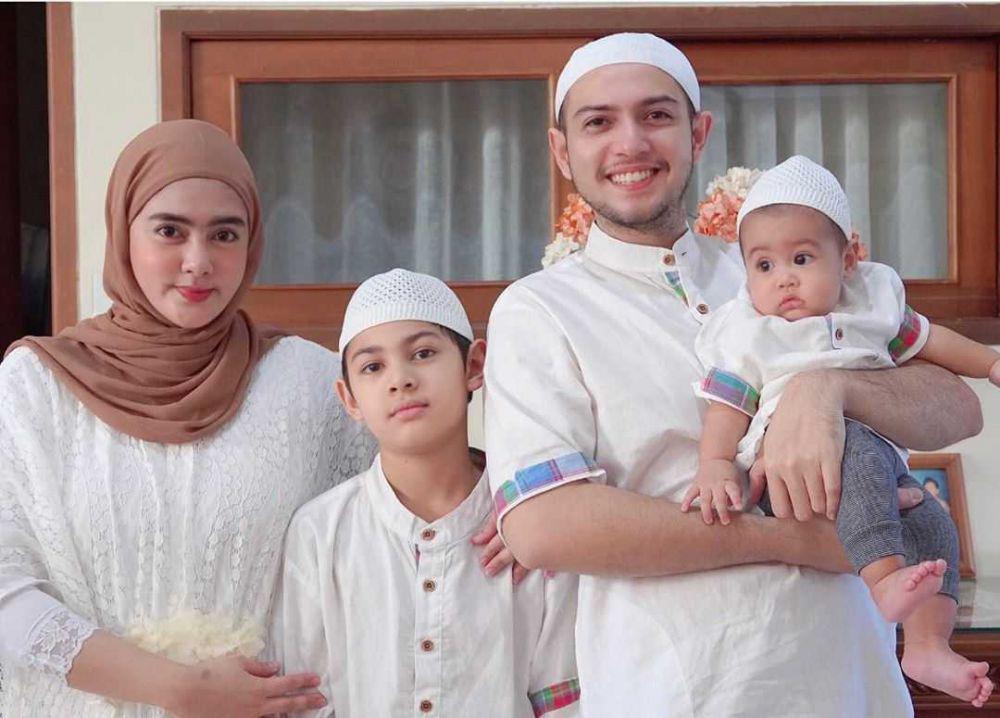 10 Potret Bahagia Keluarga Rifky Balweel, Harmonis dan Bebas Gosip!