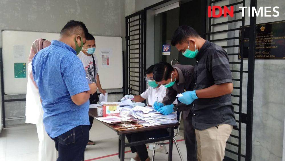 Para pemain dan ofsial Persiraja Banda Aceh jalani pengambilan sampel lendiri untuk uji swab (IDN Times/Saifullah)