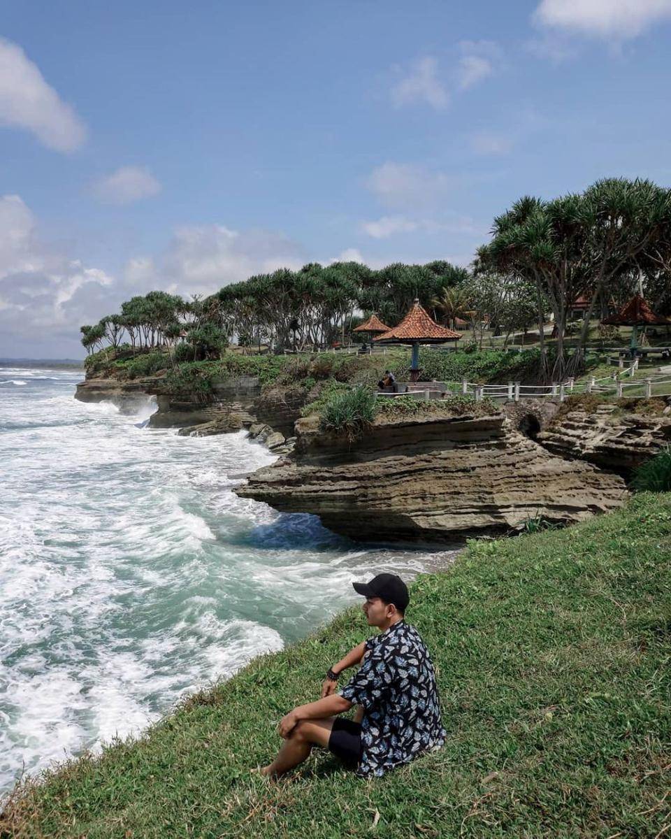 instagram.com/rezamlna_17