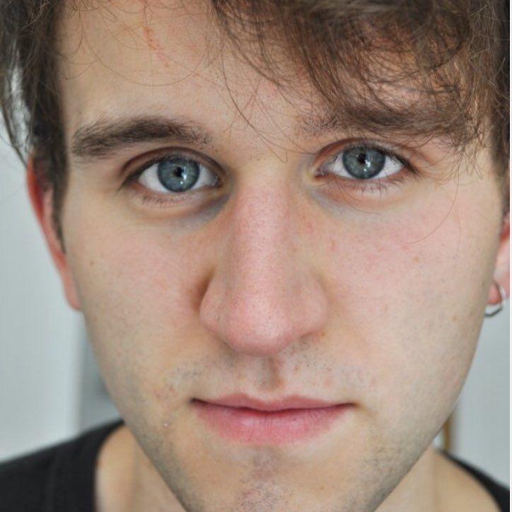 Instagram.com/harry.melling/