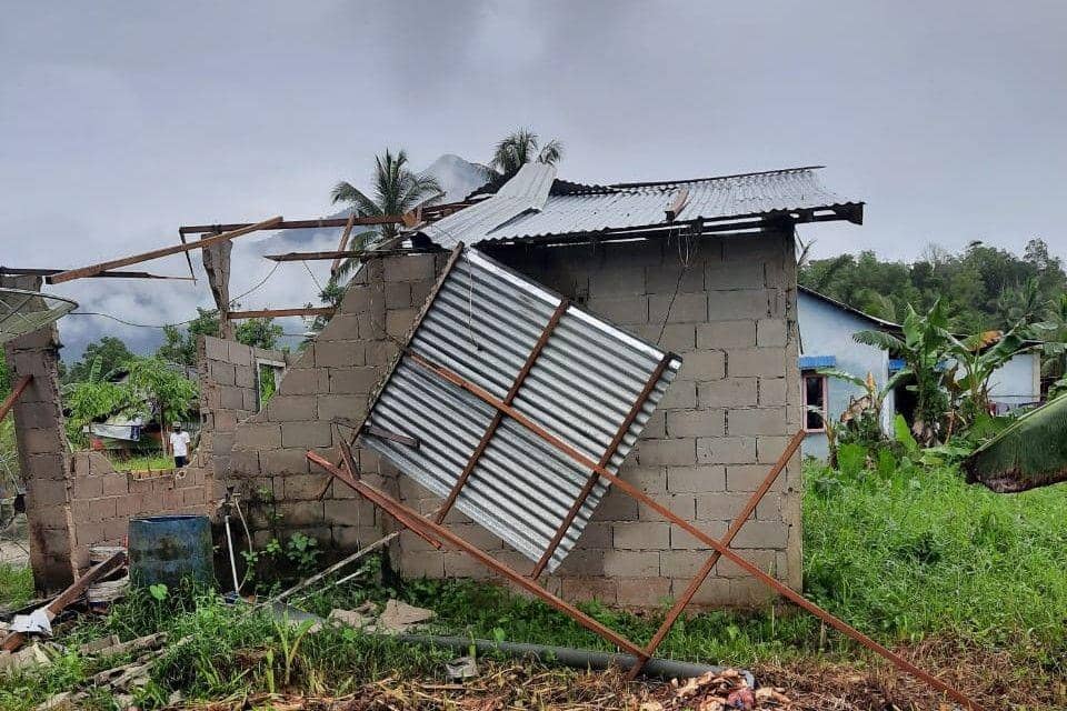 Angin puting beliung di Singkawang, Kalimantan Barat (Dok. BNPB)