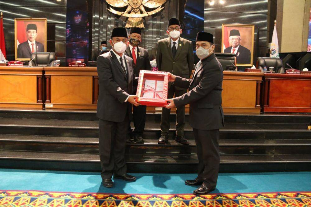 Wakil Gubernur Riza Patria dan Pimpinan DPRD DKI Jakarta (Dok. Humas Pemprov DKI Jakarta)