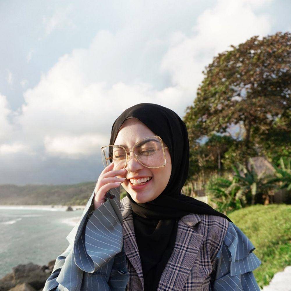 instagram.com/rachelvennya