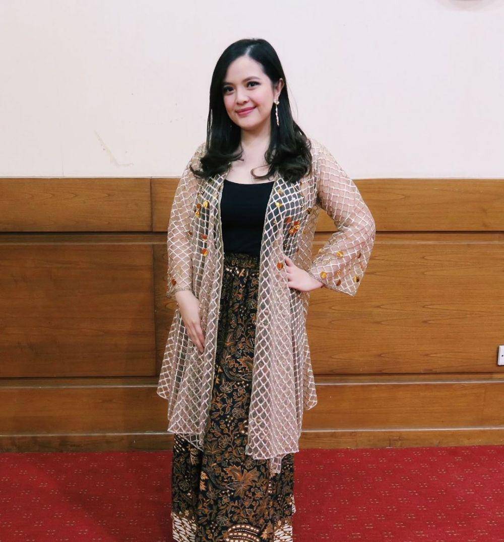 instagram.com/tasyakamila