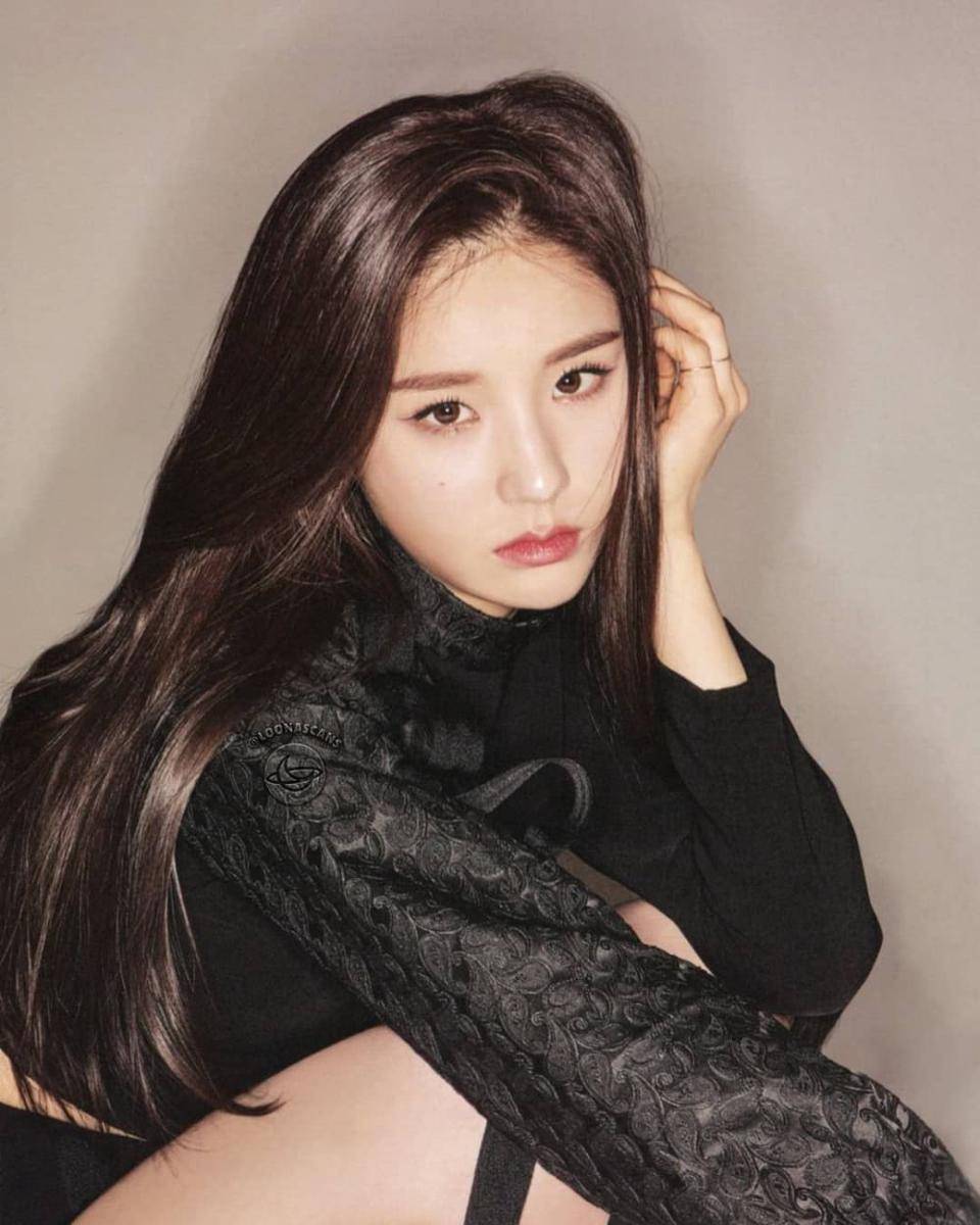 instagram.com/heejin_loona