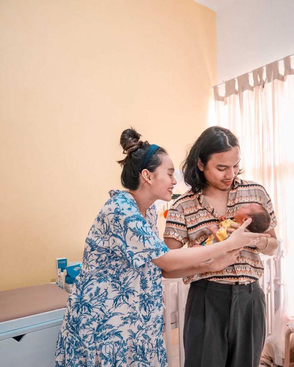 10 Potret Terkini Conchita Caroline yang Makin Bahagia, Jadi Ibu!