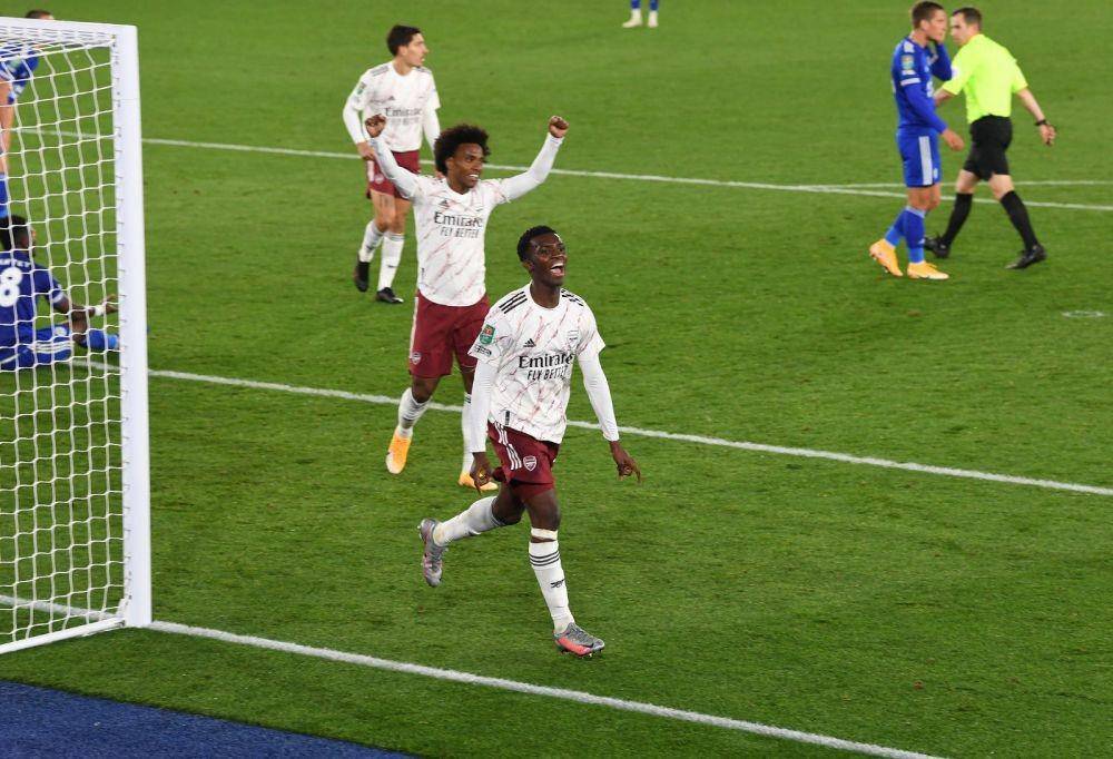 Eddie Nketiah merayakan gol kedua Arsenal ke gawang Leicester City. Twitter/@eddienketiah