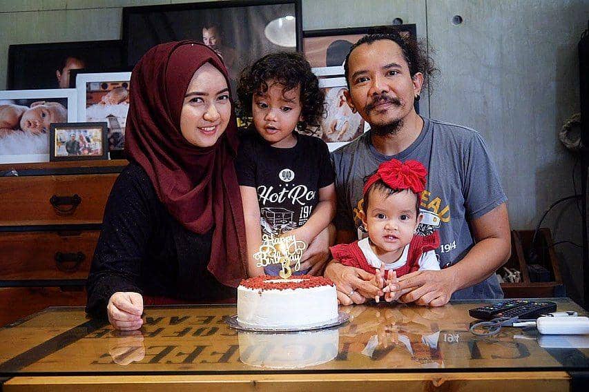 9 Potret Blues dan Jazz, Dua Anak Cella 'Kotak' yang Gemesin Abis!