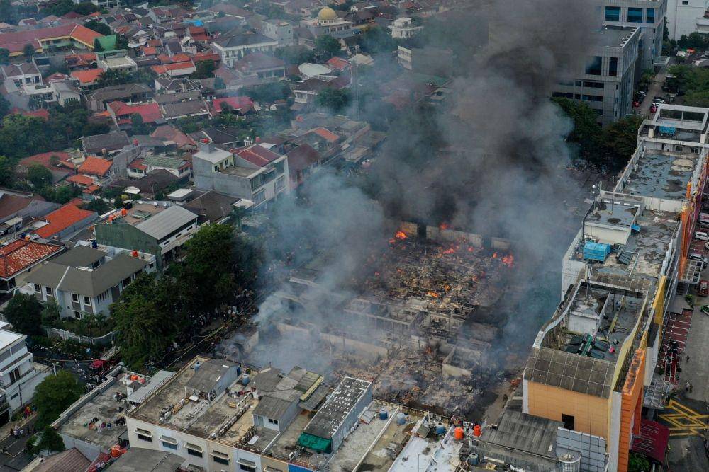 Foto aerial kebakaran Pasar Cempaka Putih di Jakarta Pusat, Kamis (24/9/2020) (ANTARA FOTO/Sigid Kurniawan)