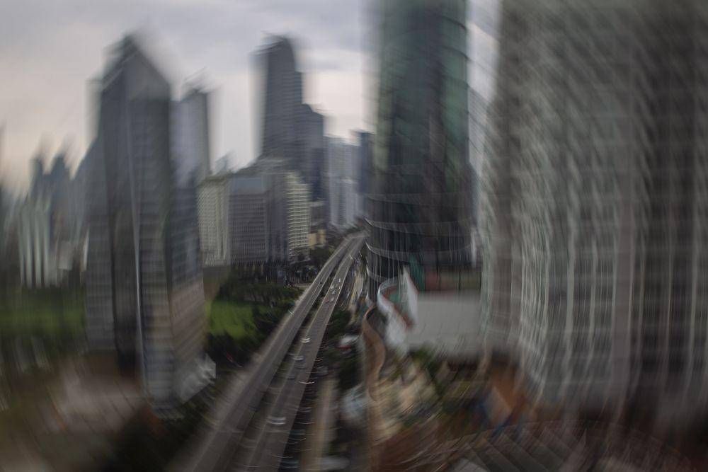 Suasana deretan gedung bertingkat di kawasan Jakarta Selatan, Selasa (22/9/2020). ANTARA FOTO/Dhemas Reviyanto