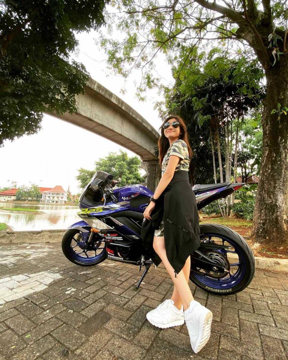 instagram.com/mollybaihaqi