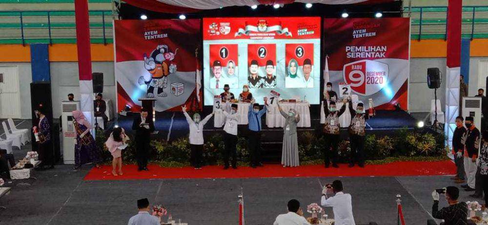 Pengundian nomor urut pasangan calon. IDN Times/Imron