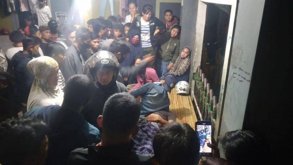 Aparat Polsek Mariso mengamankan lokasi kejadian pembunuhan di Rusunawa Rajawali, Makassar. IDN Times/Polsek Mariso