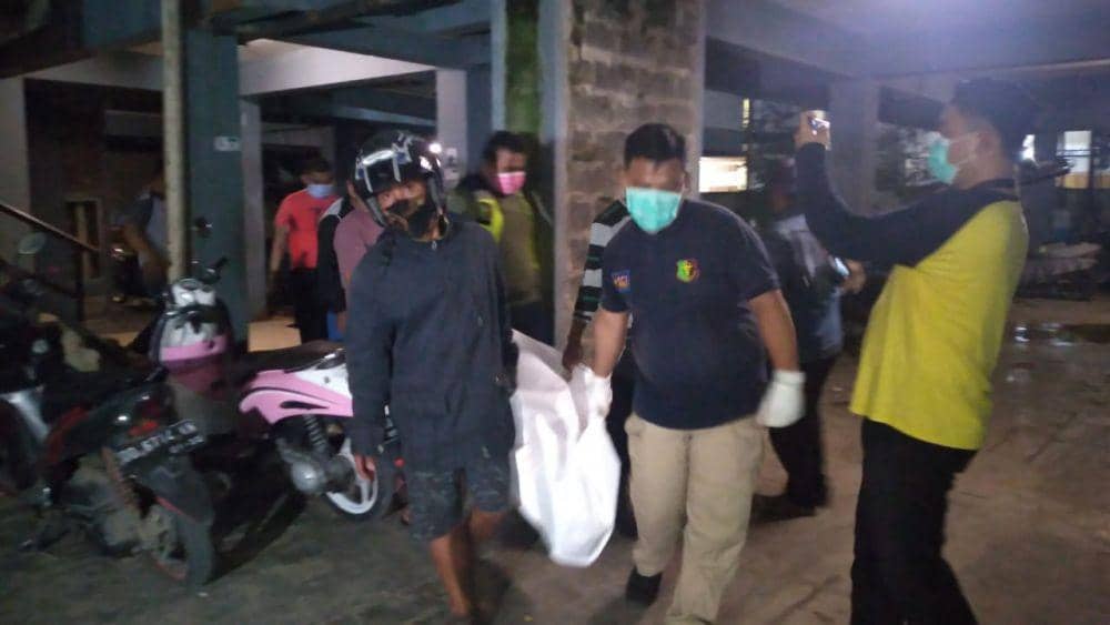 Aparat Polsek Mariso mengamankan lokasi kejadian pembunuhan di Rusunawa Rajawali, Makassar. IDN Times/Polsek Mariso