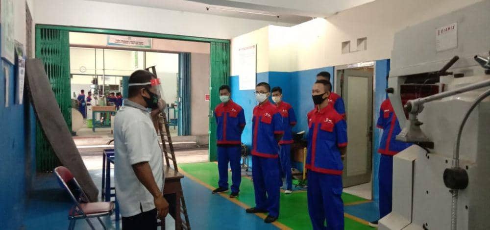Suasana belajar praktik di SMKN 2  Jogja menerapkan protokol kesehatan/dokumentasi SMKN 2 Jogja
