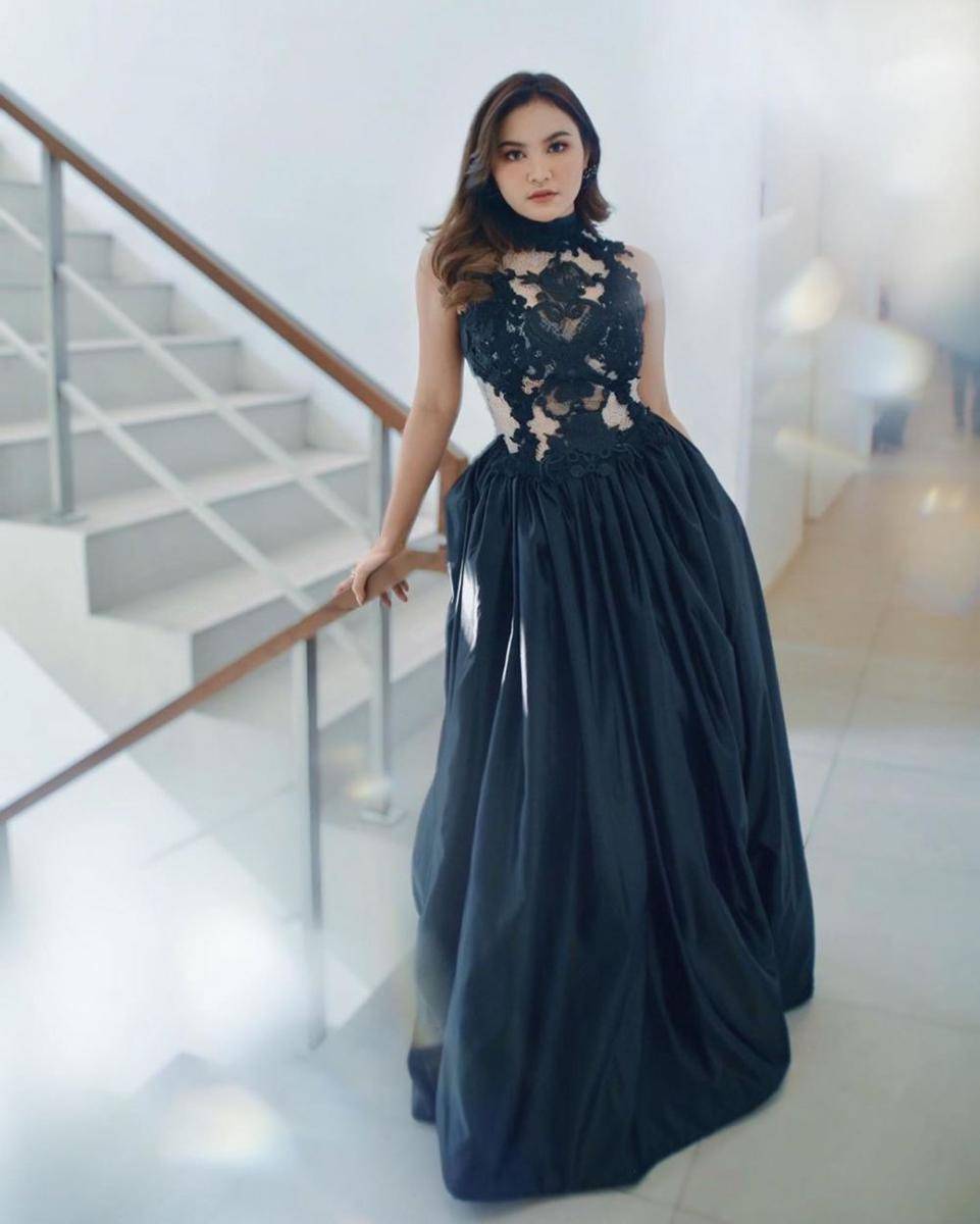 instagram.com/mahaliniraharja