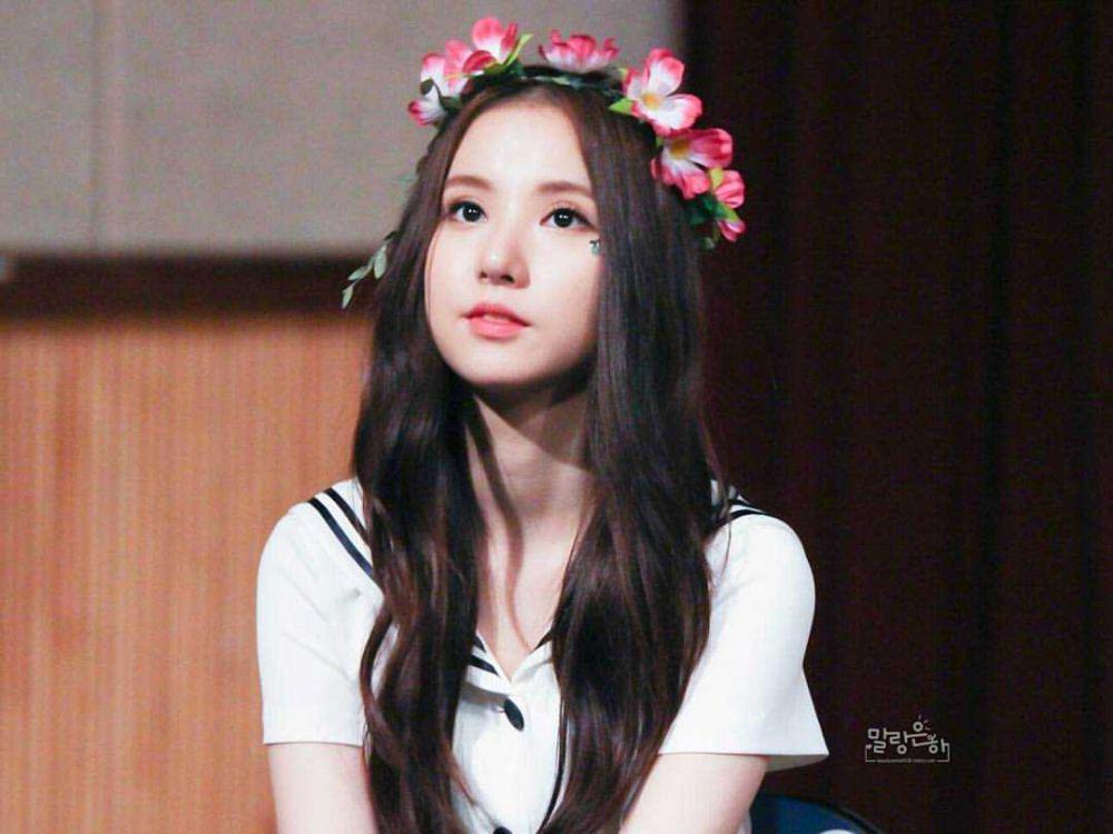 Memesona, Ini 10 Potret Imut Eunha GFriend Kenakan Flower Crown