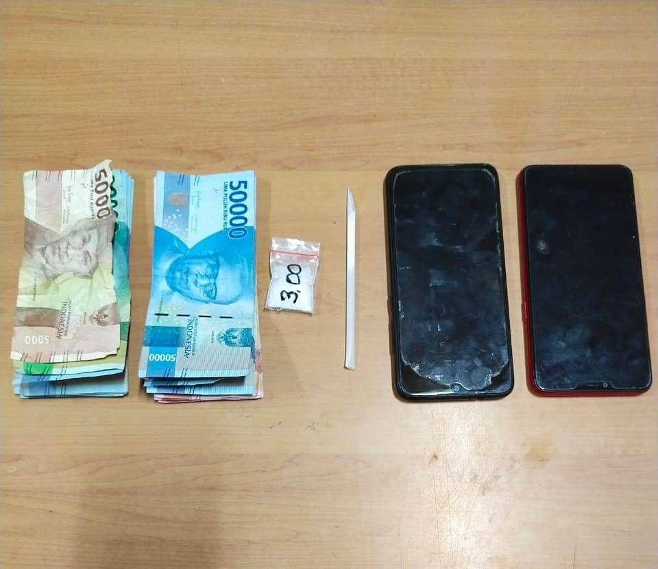 Barang bukti yang diamankan petugas Satreskoba Polresta Samarinda dari tersangka Mul dan Waf  (Dok.IDN Times/Istimewa)