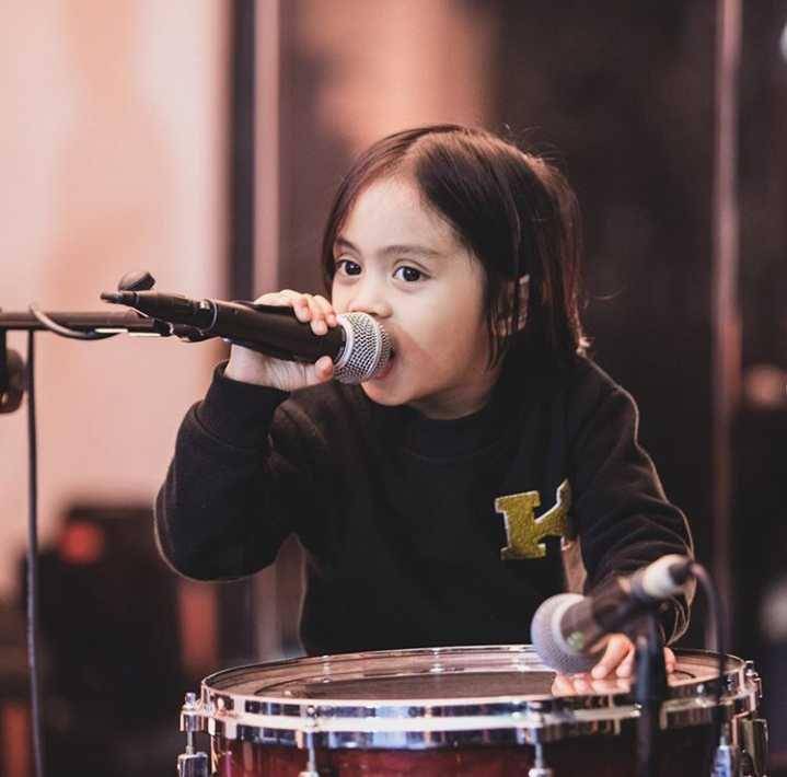 instagram.com/ayudiac/